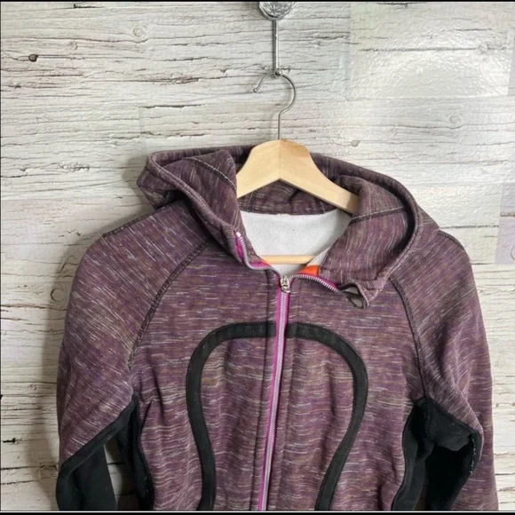 lululemon athletica Scuba Purple and Black Jacket size 8.
Shows signs of wear. - Picture 4 of 13